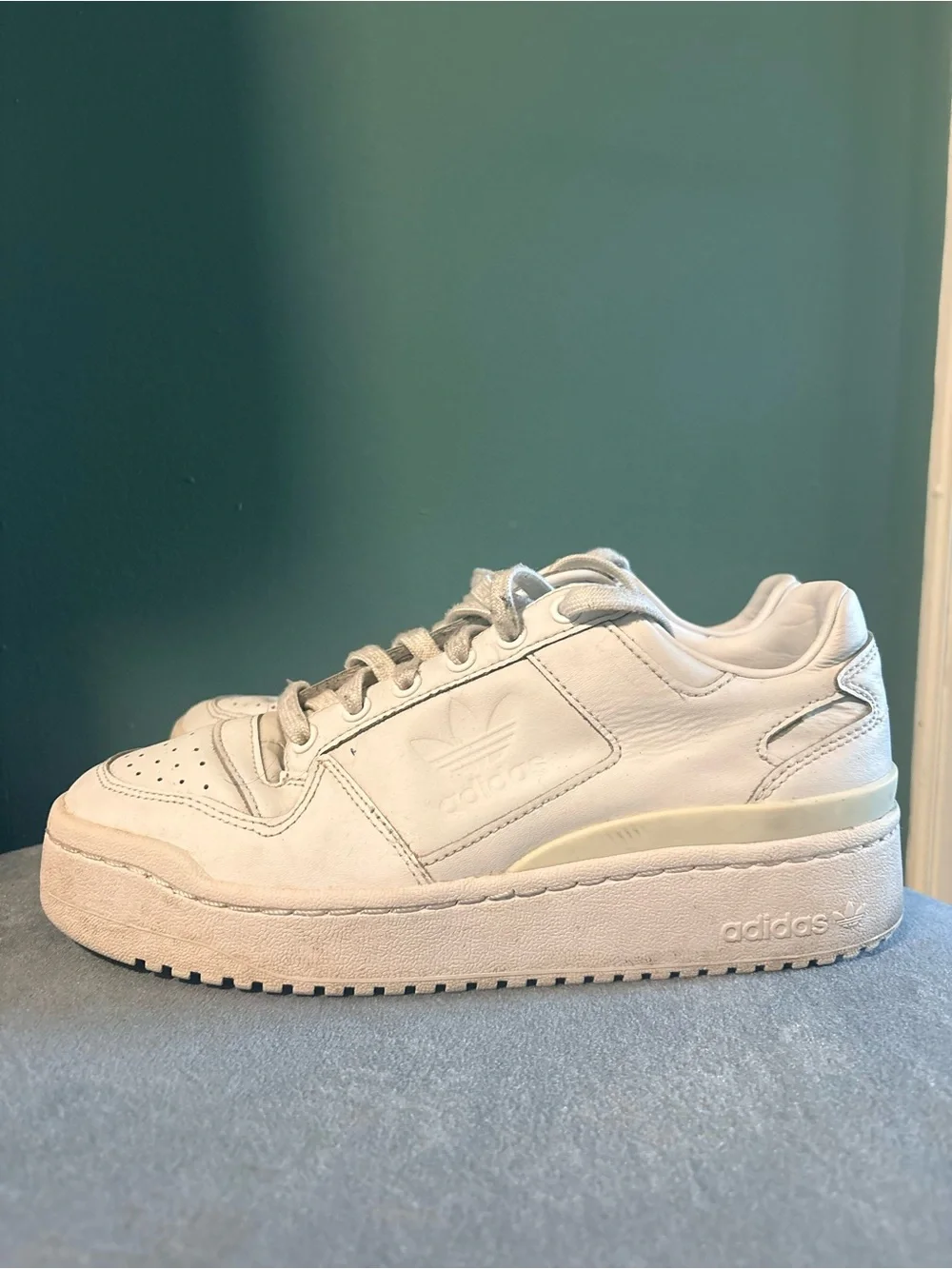 Adidas White Leather Low Top Womens size 7.5